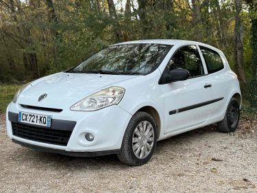 RENAULT CLIO III SOCIÉTÉ 1.5 DCI 75