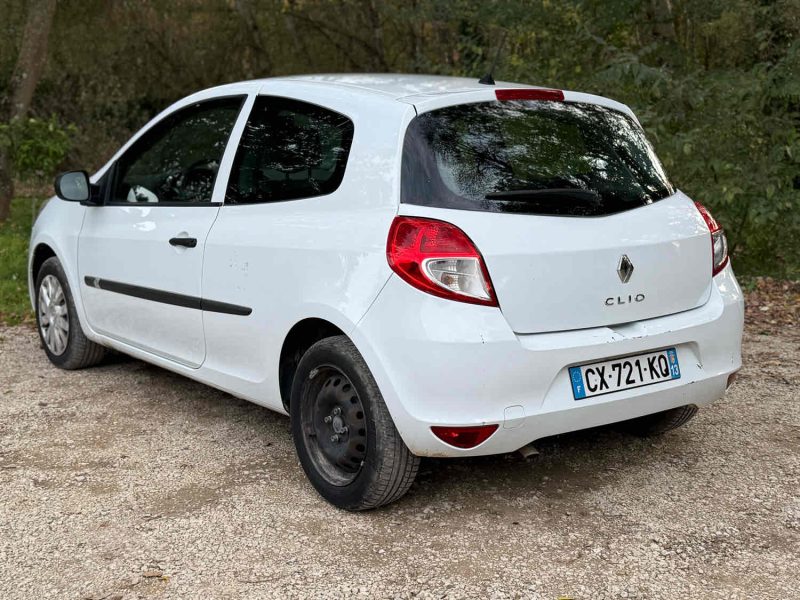 RENAULT CLIO III SOCIÉTÉ 1.5 DCI 75