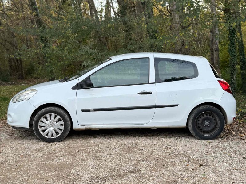 RENAULT CLIO III SOCIÉTÉ 1.5 DCI 75