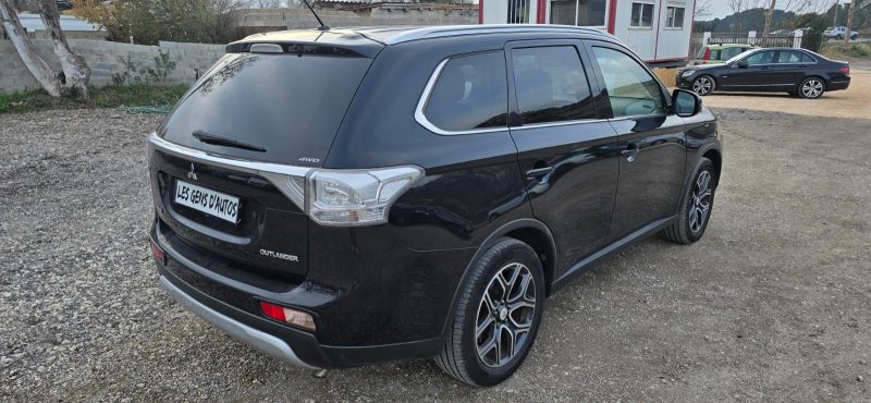 MITSUBISHI OUTLANDER 2.2 DI-D 4WD INSTYLE – 7 PLACES