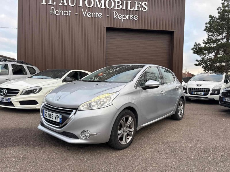 PEUGEOT 208 2015