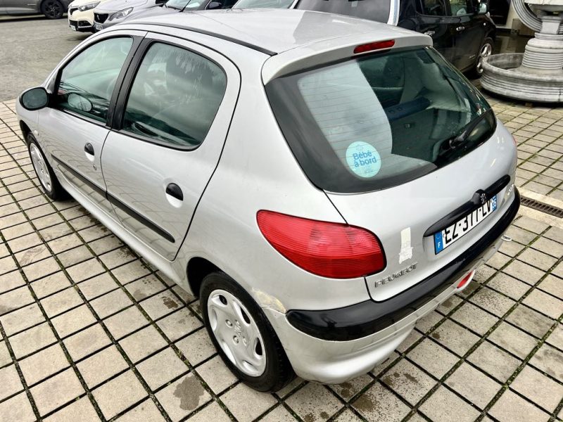 PEUGEOT 206 1.4 i 75CH