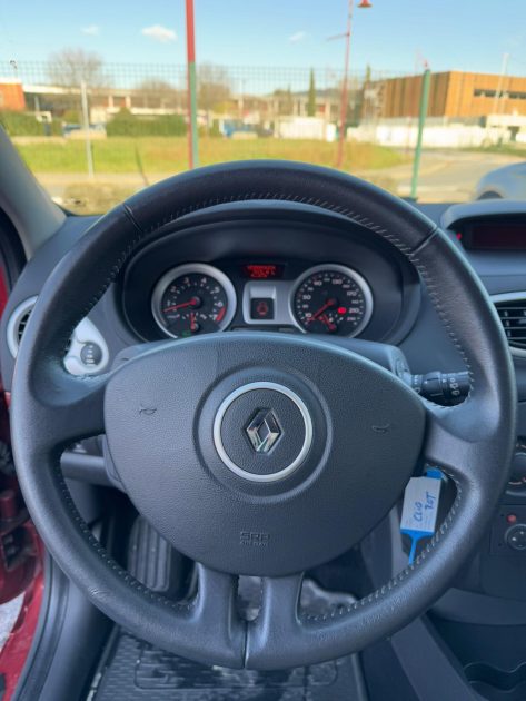 RENAULT  CLIO 3 RipCurl 2007 1.6 16v 88cv / Distribution Neuve / CT OK / Révisée 