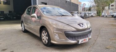 Peugeot 308 1.6 Hdi 110ch berline, champagne, *Régulateur*, *Clim*, *Attelage*