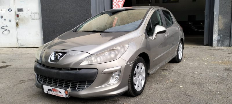 Peugeot 308 1.6 Hdi 110ch berline, champagne, *Régulateur*, *Clim*, *Attelage*