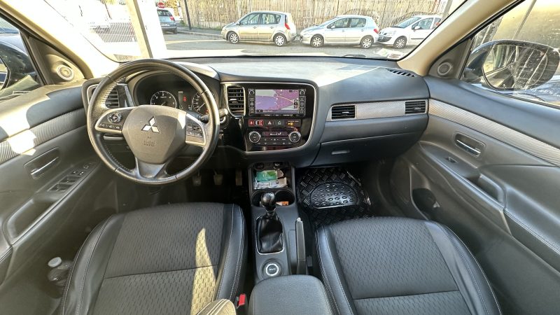 MITSUBISHI OUTLANDER 2015