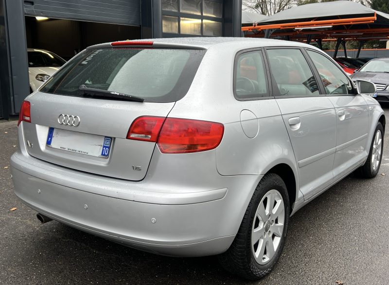 AUDI A3 II SPORTBACK 1.6 100 Cv BOITE AUTOMATIQUE / 5 PORTES - GARANTIE 1 AN