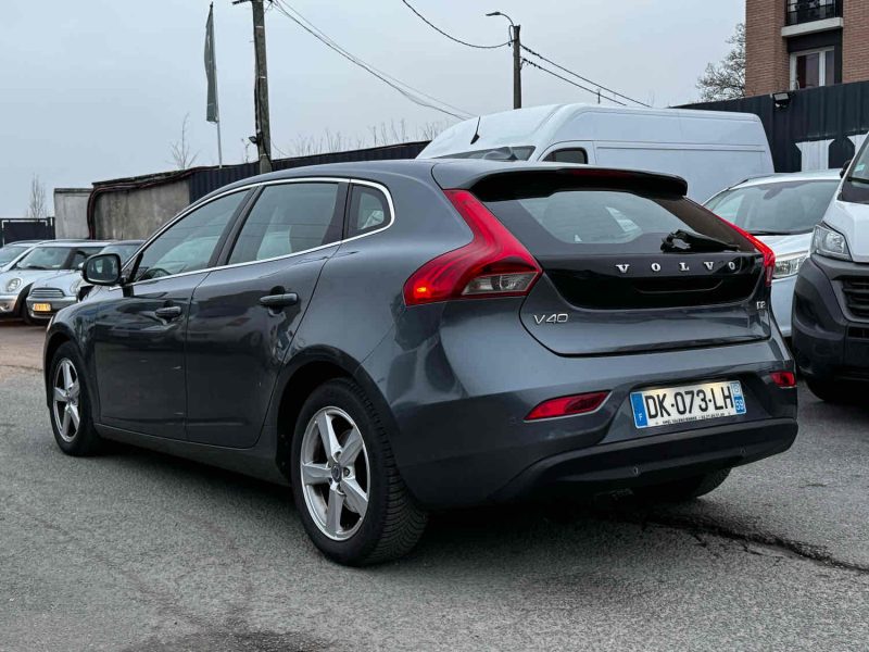 VOLVO V40 D2