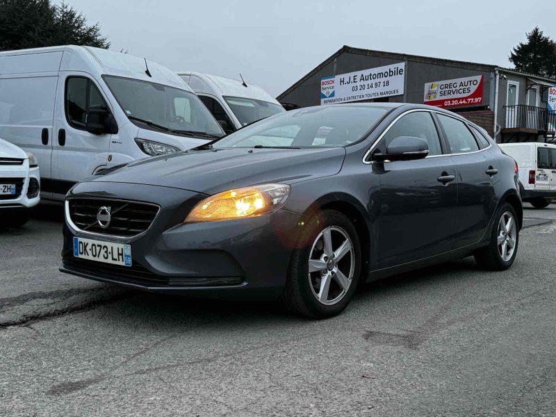 VOLVO V40 D2