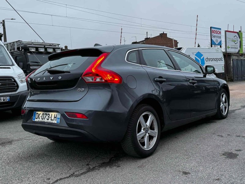 VOLVO V40 D2