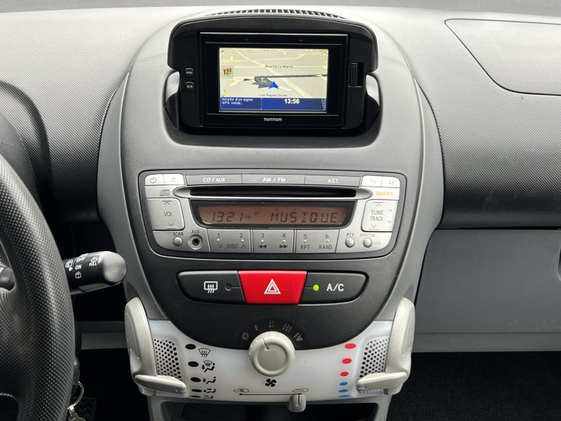 TOYOTA AYGO PHASE 2 CONNECT 1.0 VVT-i 68 GPS BLUETOOTH CLIMATISATION CRIT AIR 1 5 Pts Garantie 1 an