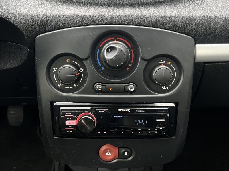 RENAULT CLIO 3 III PHASE 2 1.2 75 Cv 5 PORTES CLIMATISATION BLUETOOTH CRIT AIR 1 - GARANTIE 1 AN