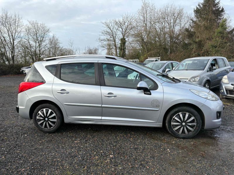 PEUGEOT 207 2010