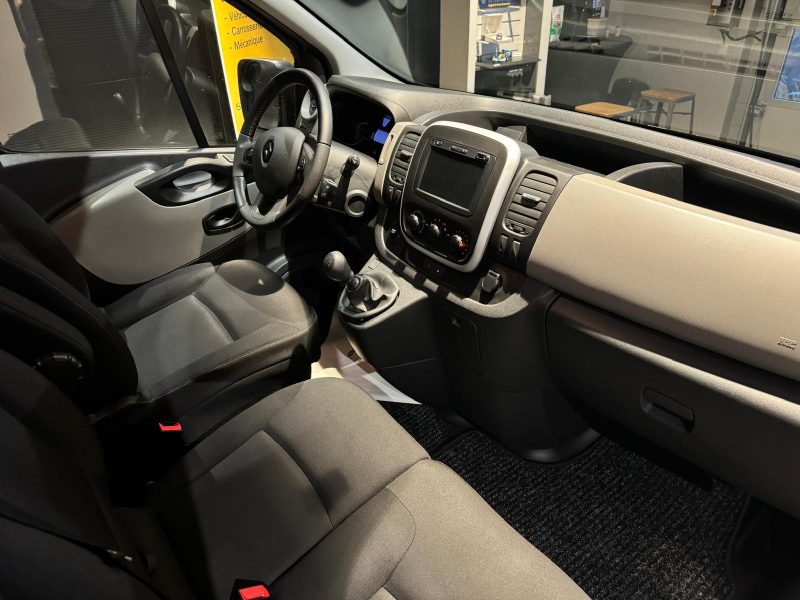 RENAULT TRAFIC 2019