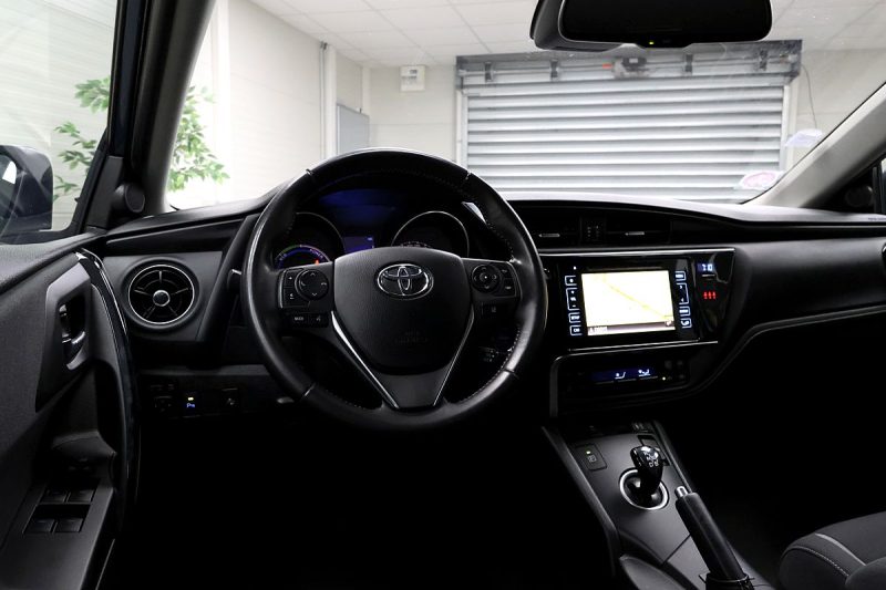 TOYOTA AURIS 2015