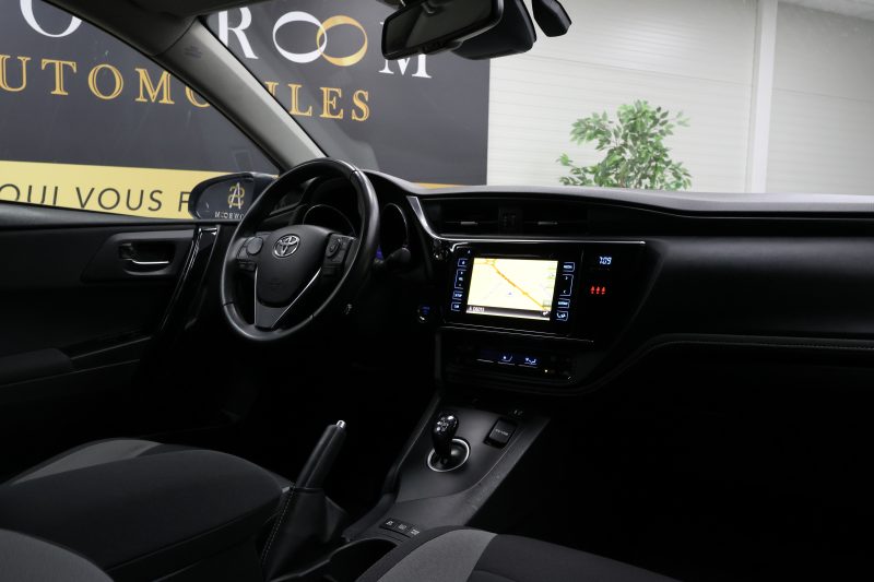 TOYOTA AURIS 2015