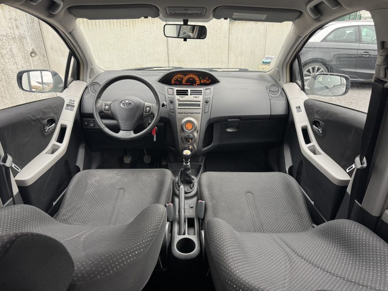 TOYOTA YARIS 2011