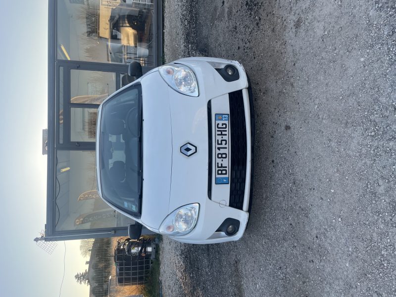 RENAULT TWINGO II 1.5 dCi (75Ch)