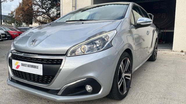 PEUGEOT 208 2016