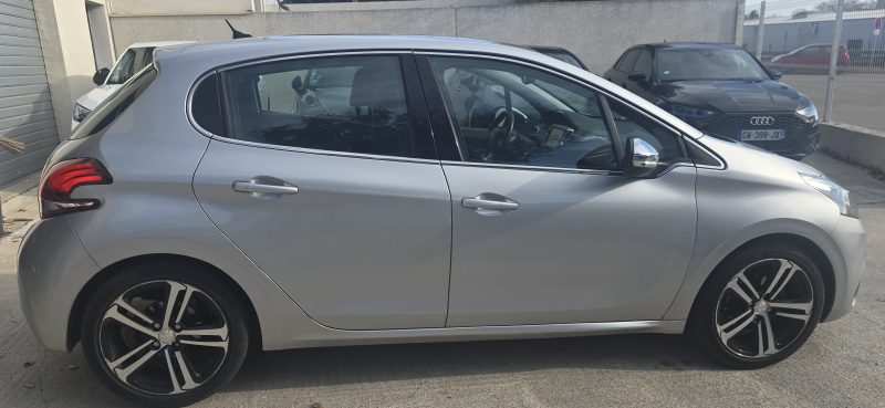 PEUGEOT 208 2016