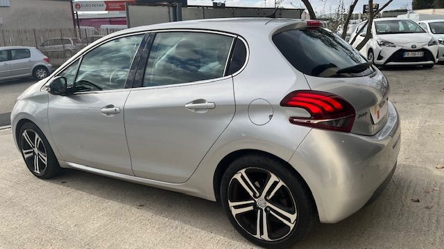 PEUGEOT 208 2016