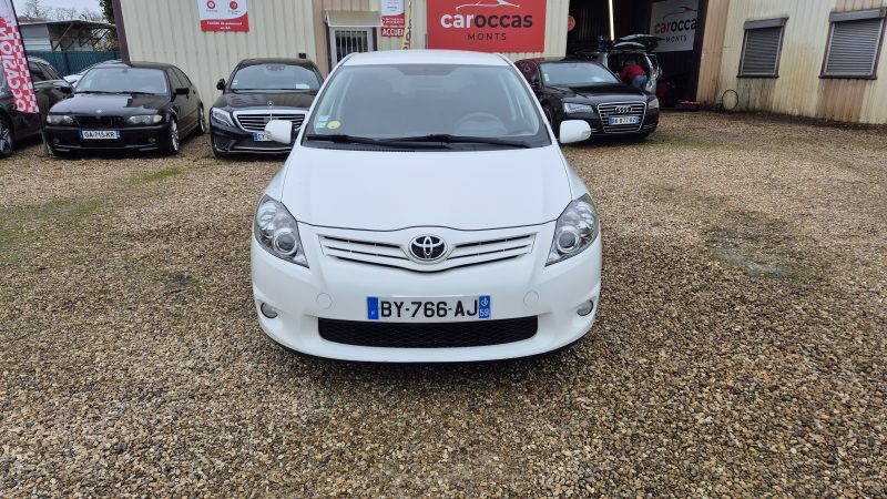 TOYOTA AURIS 2011