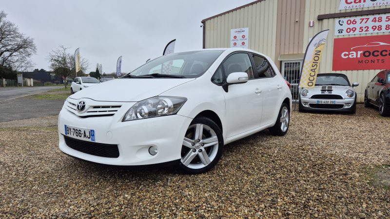 TOYOTA AURIS 2011