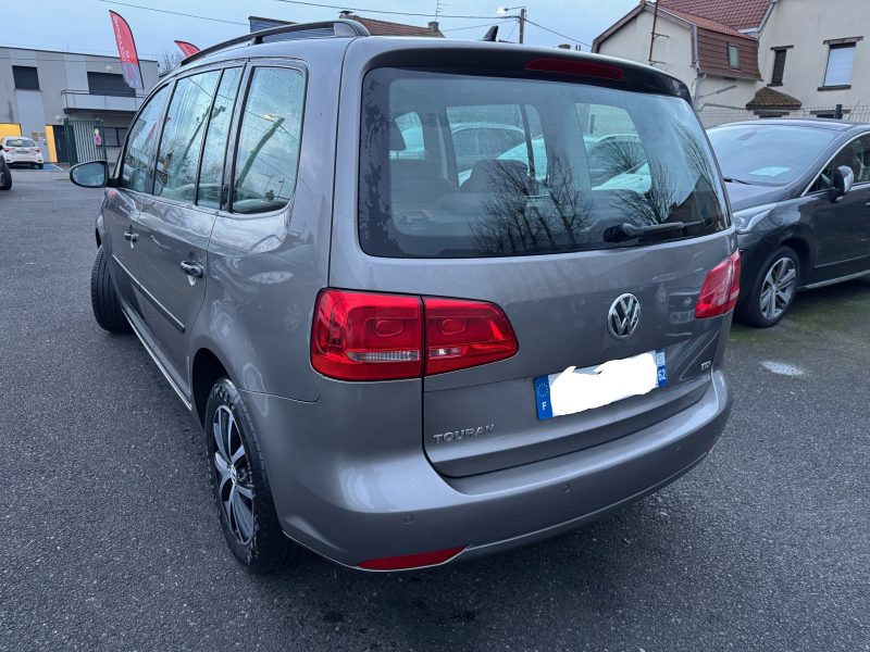 VOLKSWAGEN TOURAN 2010