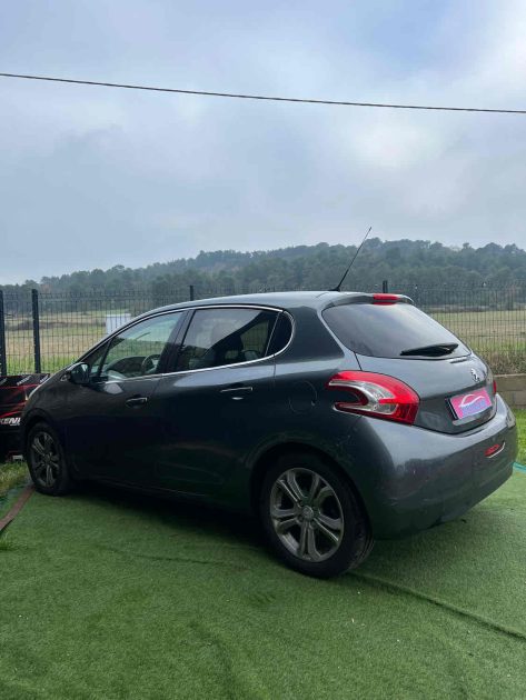 Peugeot 208 EHDI 92 ALLURE 