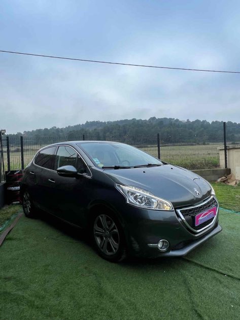 Peugeot 208 EHDI 92 ALLURE 