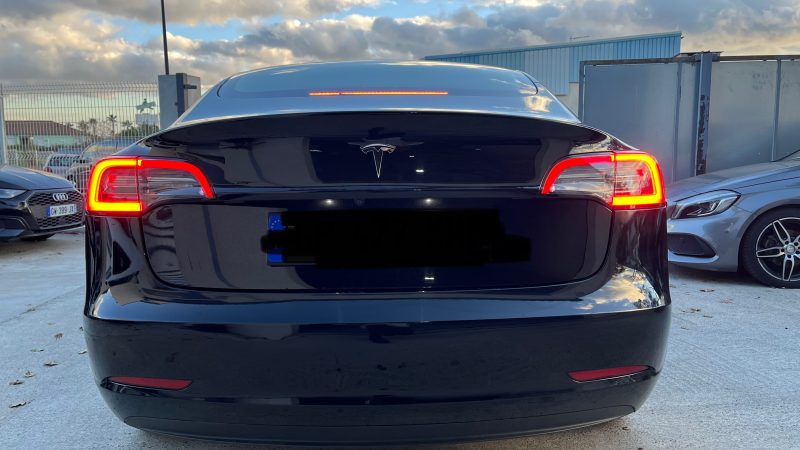 TESLA MODEL 3 2023