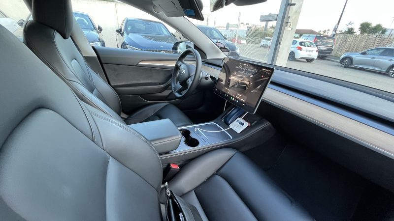 TESLA MODEL 3 2023