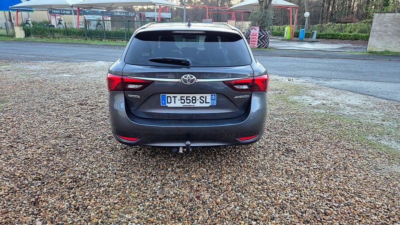 TOYOTA AVENSIS 2015