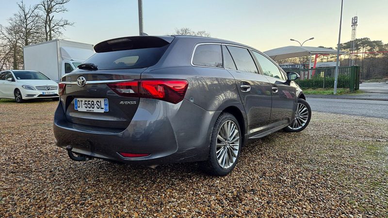 TOYOTA AVENSIS 2015