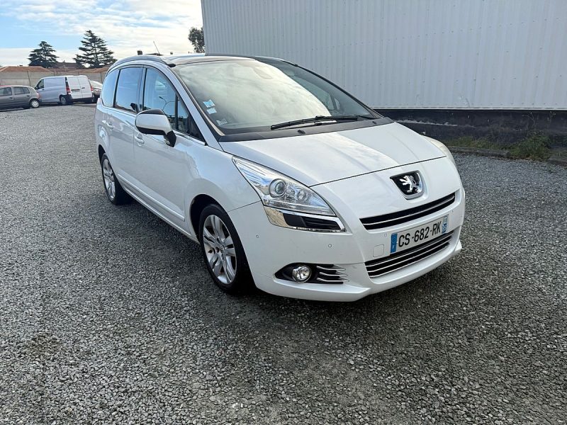 PEUGEOT 5008 2013