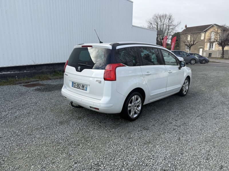 PEUGEOT 5008 2013