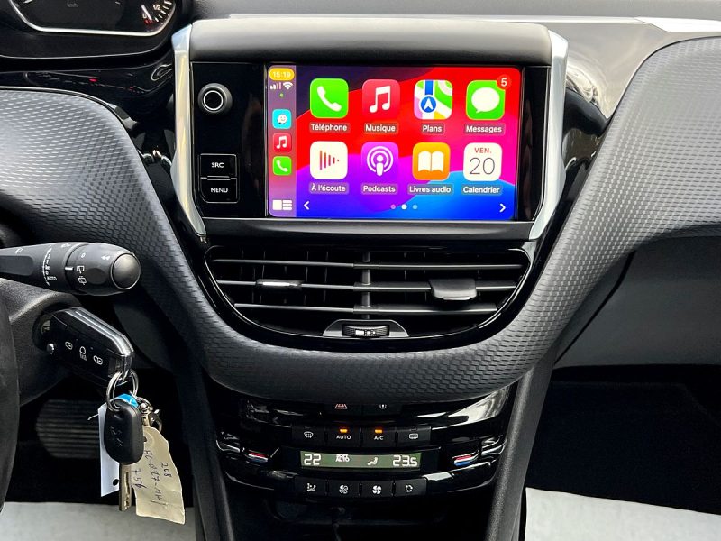 PEUGEOT 208 PHASE 2 ALLURE 1.2 110 Cv BOITE AUTO GPS TOIT PANO CAMERA APPLE CARPLAY - GARANTIE 1 AN