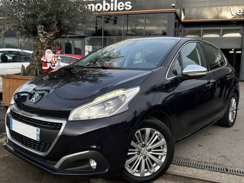 PEUGEOT 208 PHASE 2 ALLURE 1.2 110 Cv BOITE AUTO GPS TOIT PANO CAMERA APPLE CARPLAY - GARANTIE 1 AN