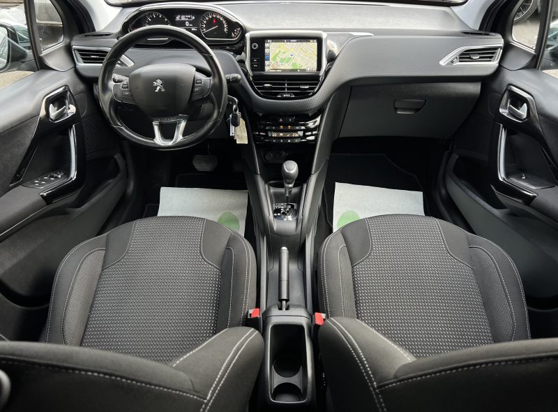 PEUGEOT 208 PHASE 2 ALLURE 1.2 110 Cv BOITE AUTO GPS TOIT PANO CAMERA APPLE CARPLAY - GARANTIE 1 AN