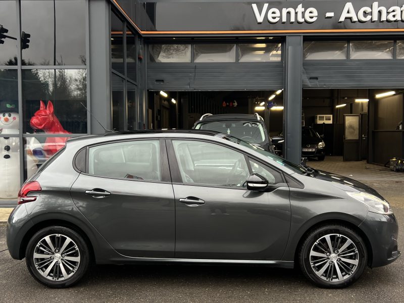 PEUGEOT 208 PHASE 2 ALLURE 1.2 82 Cv TOIT PANORAMIQUE CAMERA RECUL APPLE & ANDROID - GARANTIE 1 AN