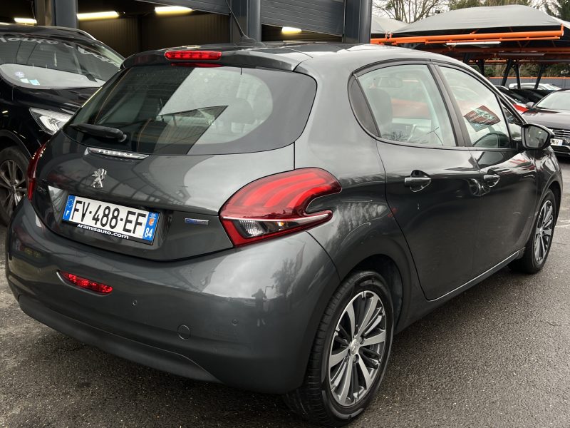 PEUGEOT 208 PHASE 2 ALLURE 1.2 82 Cv TOIT PANORAMIQUE CAMERA RECUL APPLE & ANDROID - GARANTIE 1 AN