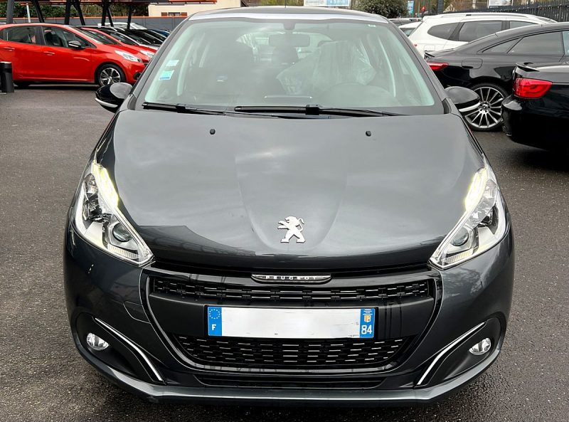 PEUGEOT 208 PHASE 2 ALLURE 1.2 82 Cv TOIT PANORAMIQUE CAMERA RECUL APPLE & ANDROID - GARANTIE 1 AN