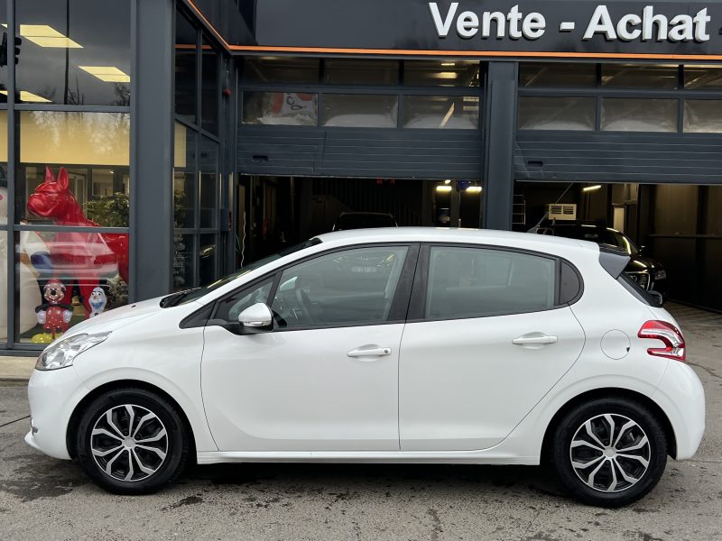 PEUGEOT 208 1.2 VTI 82 BOITE AUTOMATIQUE ECRAN TACTILE REGULATEUR BLUETOOTH CRIT AIR 1 Garantie 1 an