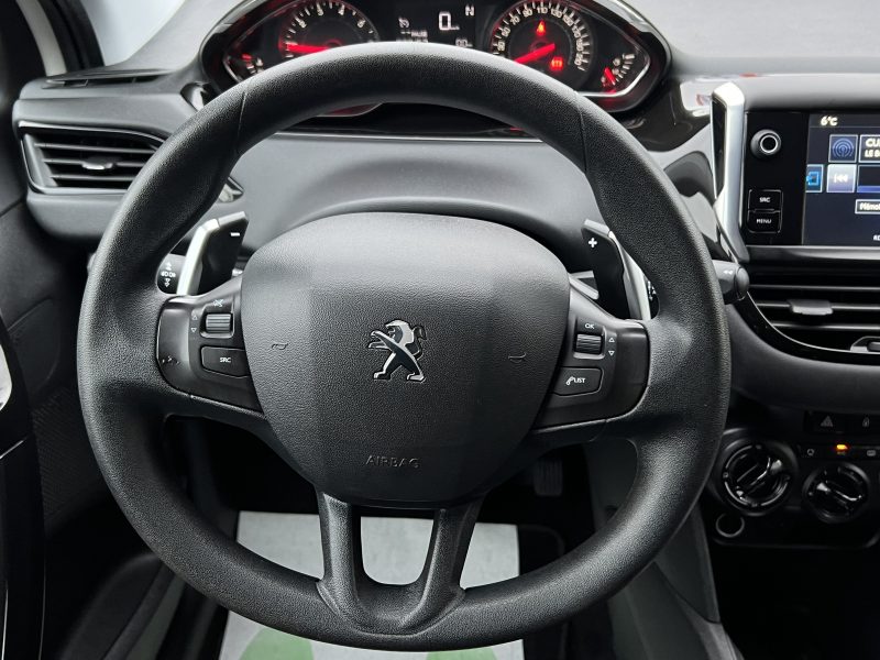 PEUGEOT 208 1.2 VTI 82 BOITE AUTOMATIQUE ECRAN TACTILE REGULATEUR BLUETOOTH CRIT AIR 1 Garantie 1 an