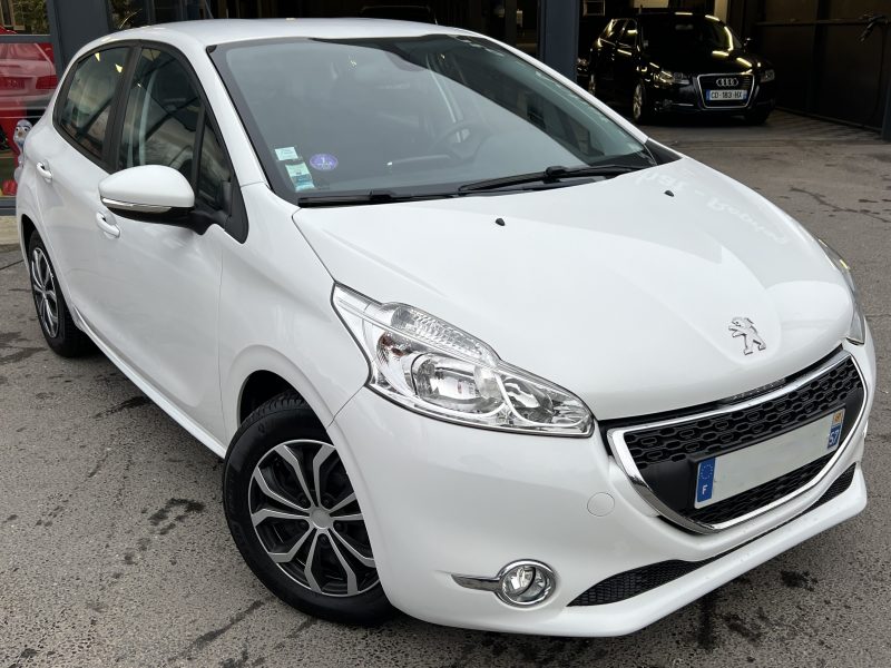 PEUGEOT 208 1.2 VTI 82 BOITE AUTOMATIQUE ECRAN TACTILE REGULATEUR BLUETOOTH CRIT AIR 1 Garantie 1 an