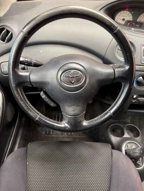 TOYOTA YARIS 2004