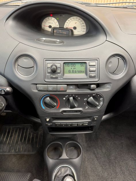 TOYOTA YARIS 2004