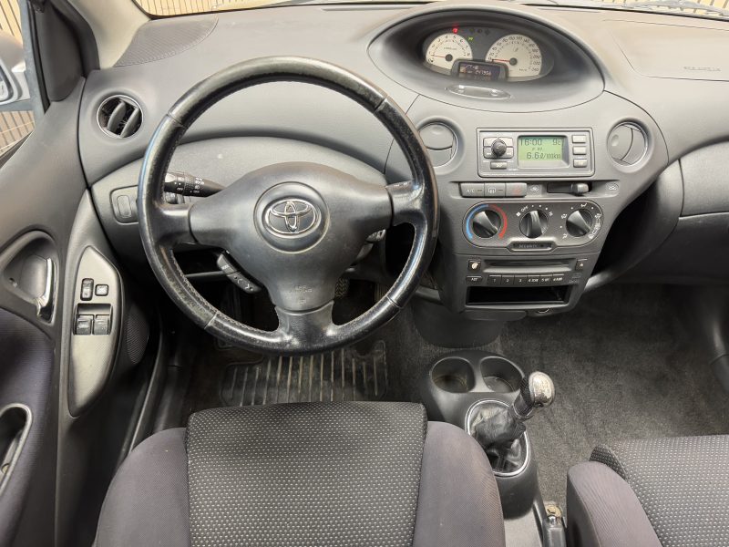 TOYOTA YARIS 2004