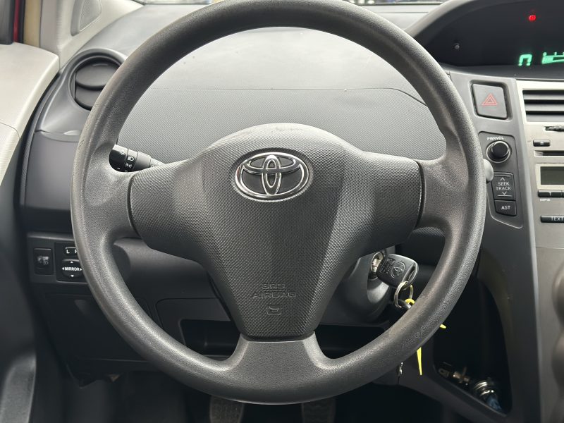 TOYOTA YARIS 2011