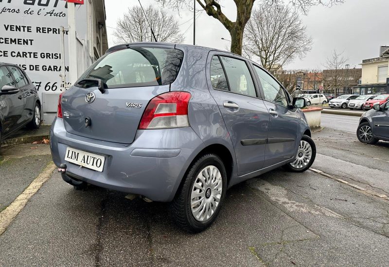 TOYOTA YARIS 2011